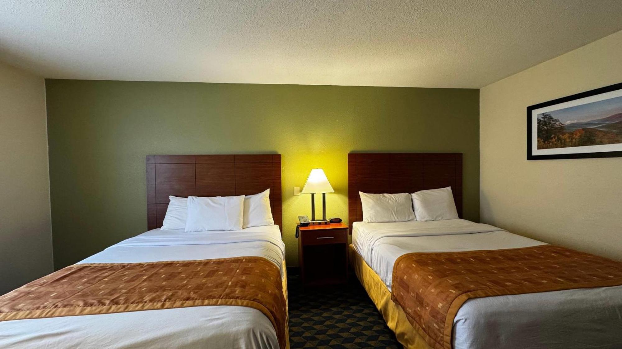 Deluxe Inn Wytheville Exterior photo